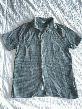 Casual Short-Sleeve Button-Down Shirt in Black and White Chevron